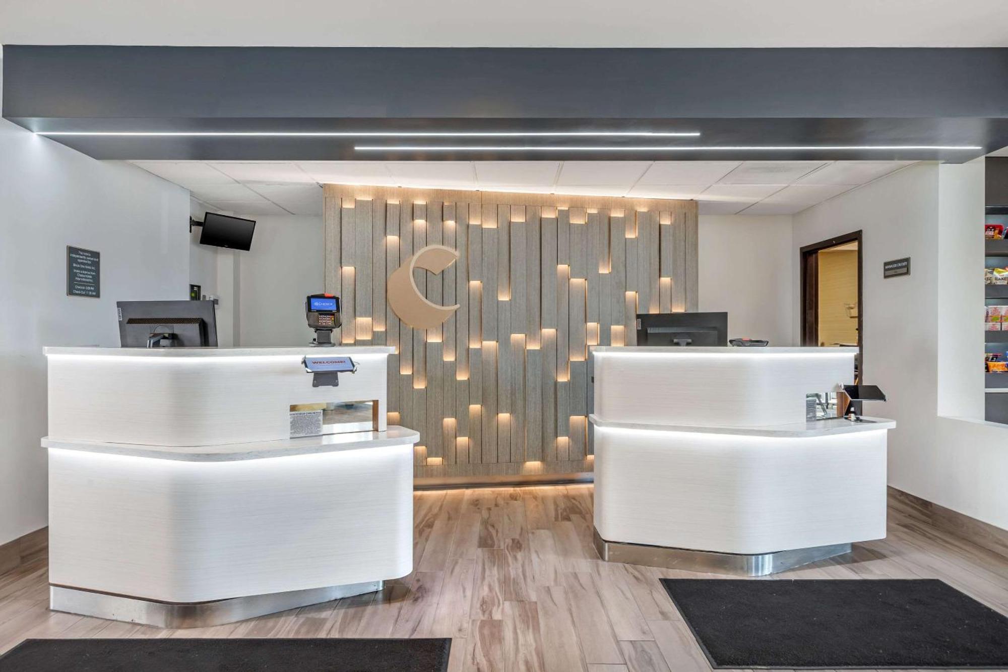 Hotel Comfort & - Buffalo Grove